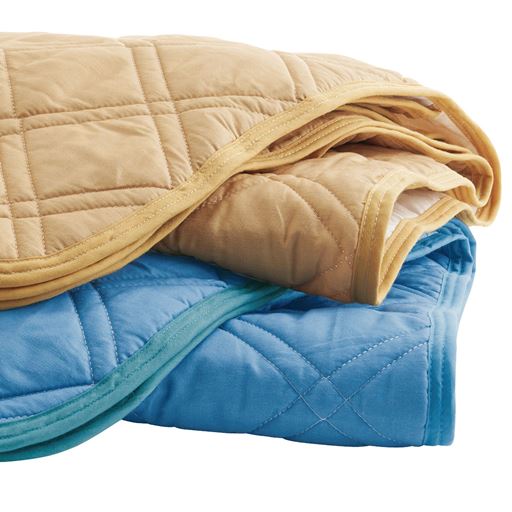 (上から) ベージュ・ネイビー(デニム風)<br>光沢感やなめらかな手ざわりが魅力の綿100%ツイル生地を使用。