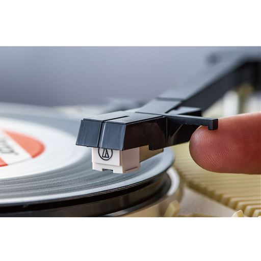 レコード針には、高音質のオーディオテクニカ製「AT-3600LA」を採用。