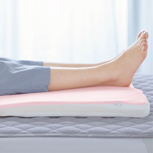 高反発ウレタンマットは足上げ枕としても。