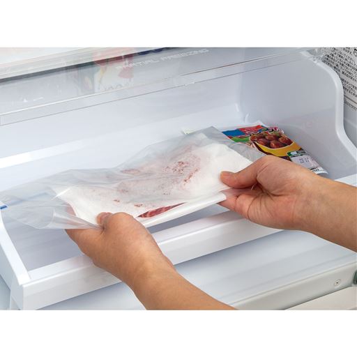 解凍は、冷蔵庫内での自然解凍または電子レンジの解凍モードで。解凍時のドリップも吸収します。