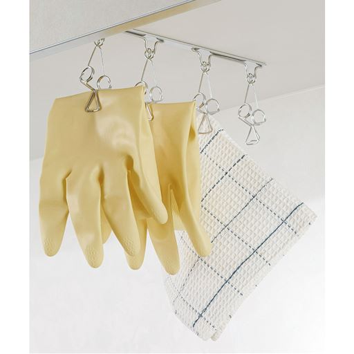 台所用手袋やふきん、食品保存袋などが干せて便利。