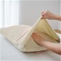 枕カバーはかぶせ式でごろつくファスナーがなく、着脱も簡単。