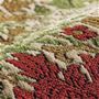 生地拡大 ベージュ系(コンプトン)<br>複雑に絡み合った草花模様と繊細な色彩が美しい「コンプトン」。