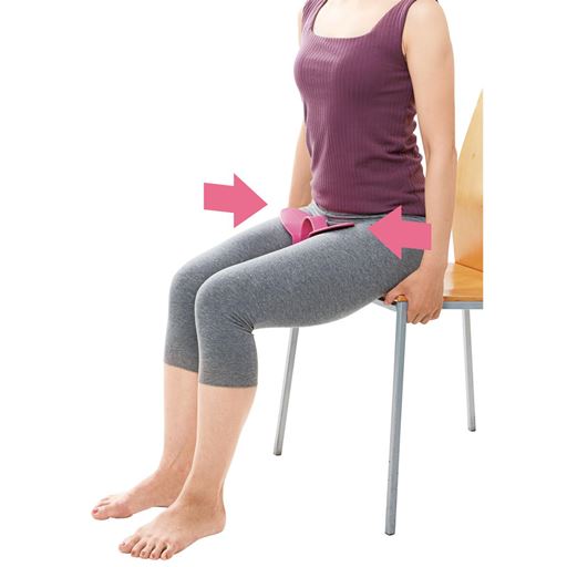 ～部位に合わせて簡単トレーニング～<br>(1)トイレトレーニング&膣トレ【骨盤底筋】【内転筋】<br>イスに浅く座り、脚の付け根にセット。呼吸を意識しながら5秒かけてゆっくり締める。