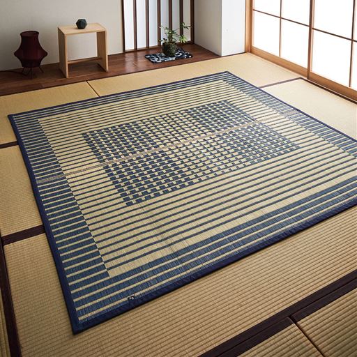 ブルー系(横191×縦191cm)<br>伝統とモダンが融合する掛川織調のい草ラグです。