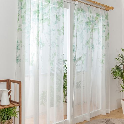 オフホワイト<br>観葉植物を飾っているようなデザインの、上絵羽柄ボイルカーテンです。