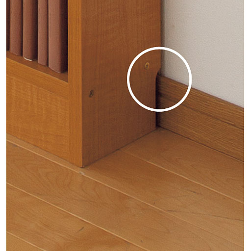 幅木カットで壁にピッタリ。<br>※幅木よけのサイズは約奥行1×高さ6.5cmです。