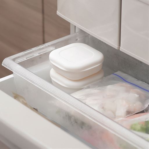 スタッキング可能で重ねて収納でき、冷蔵庫内でも省スペース