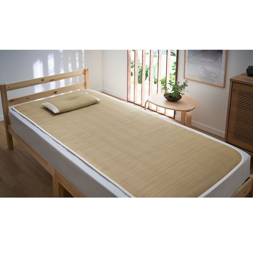 自然な質感と香りの癒やし効果で、暑い季節も快適に。 <br>※商品は枕です。敷きパッドはXI-1629を使用しています。