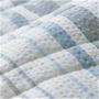 生地拡大(ブルー)<br>凹凸のある「シボ」が特長の綿100%のしじら織り。