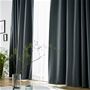 ネイビー<br>シンプルなストライプ柄と質感で、お部屋になじみやすい2級遮光カーテンです。