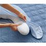 枕カバーと枕本体の側地に接触冷感生地を使用。冷感生地を重ねて使用することで、ひんやり感アップで気持ち良く。
