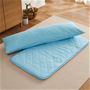 ブルー ※商品は抱き枕です。ごろ寝マットはXI-1639を使用しています。<br>サラッとした肌ざわりで、お昼寝にもおすすめです。