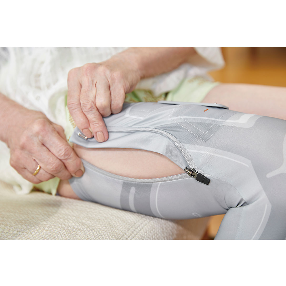 腰痛に 腰楽ストレッチ 座椅子 グイッス グレー セシール