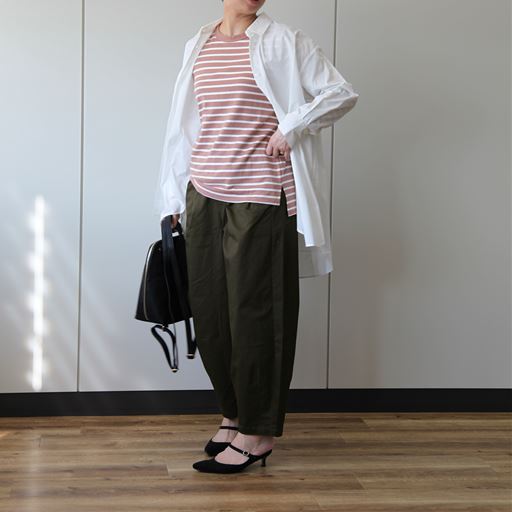 T(コーラル×オフホワイト) コーディネート例<br>スタッフ身長160cm<br>着用サイズM