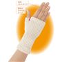 指先カットタイプで手の甲まで覆っており、冷えから守りながらも作業もしやすい。