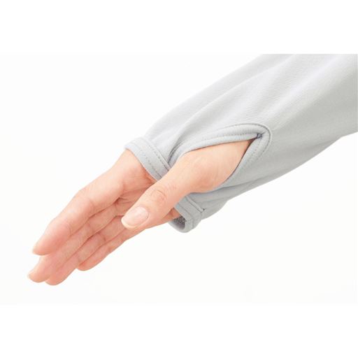 指穴付きの袖口で手の甲もカバー 手の甲まで紫外線から守ります