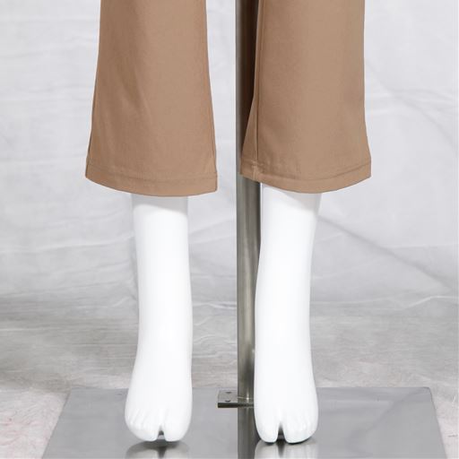 ひざ下から裾部分