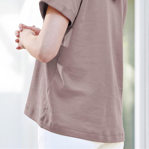 脇の切り替えを前寄りに入れているため、視覚効果ですっきり細見えします。