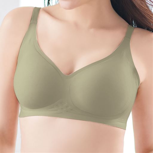 なじみ感が心地いい<br>グレイッシュオリーブ 着用例