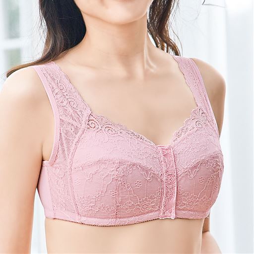 バストをすっぽり包んで安定。フロントスナップで着脱簡単<br>シェードピンク着用例
