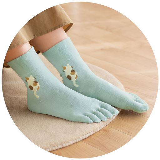 ゆったりした履き心地が嬉しい5本指ソックス。 A(グリーン)着用例