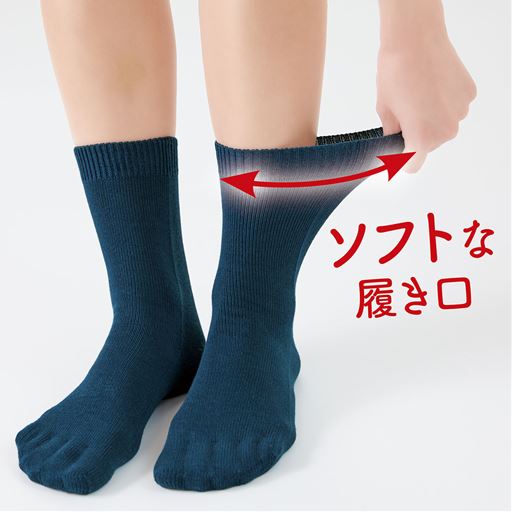 履き口はソフトなフィット感です。