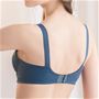 脇上辺は折り返し仕様で、すっきりシルエットに。<br>ネイビー 着用例