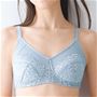 肌側はすべて綿混素材でくるんだやさしさ仕上げの「Tシャツみたいなブラ®」<br>アクアブルー着用例