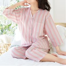 衿無しで涼しくスッキリ着られるしじら素材のパジャマ