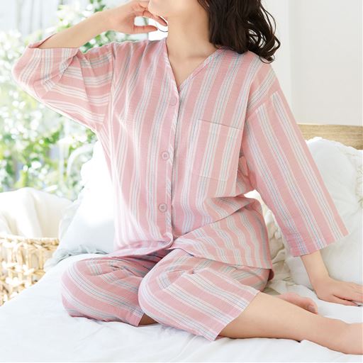 衿無しで涼しくスッキリ着られるしじら素材のパジャマ