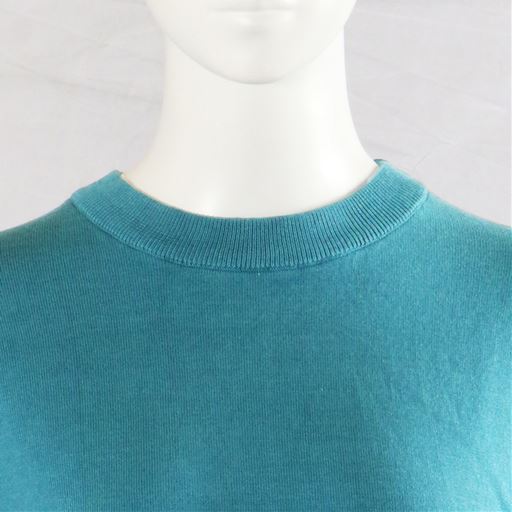 ブルーグリーン 襟元