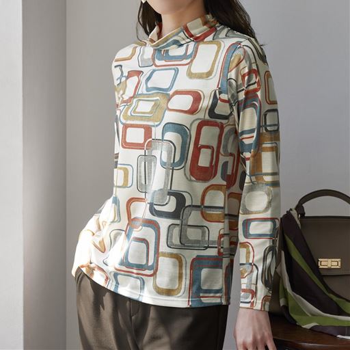 タートルネックプリントTシャツ