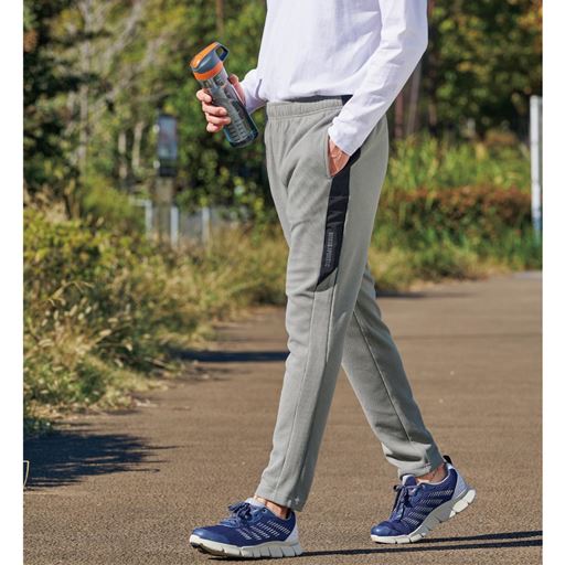 グレー