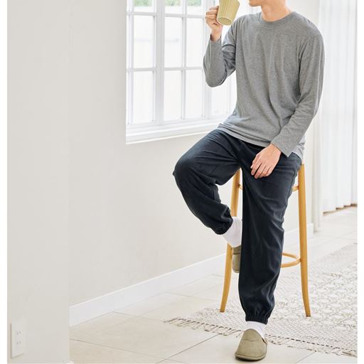 チャコールグレー コーディネート例