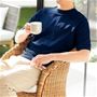 ネイビー<br>シャリ感のある肌ざわりなので夏でも快適に着られる!