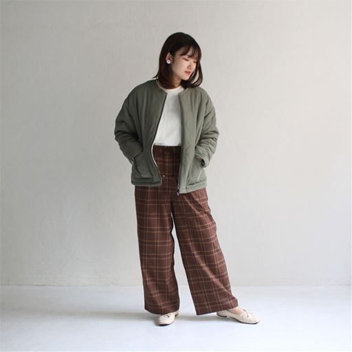 ブラウン系 コーディネート例(スタッフ身長157cm、着用Mサイズ)<br>※ジャケット品番:AL-1052、カットソー品番:NB-6331