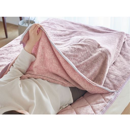 パウダーローズ<br>体を出し入れしやすいファスナー付きスリット入り