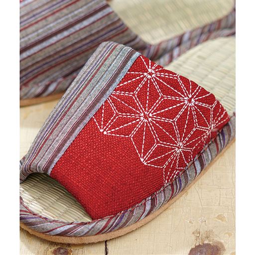 レッドM<br>しじら生地と和柄刺繍の切り替えデザインが爽やか。