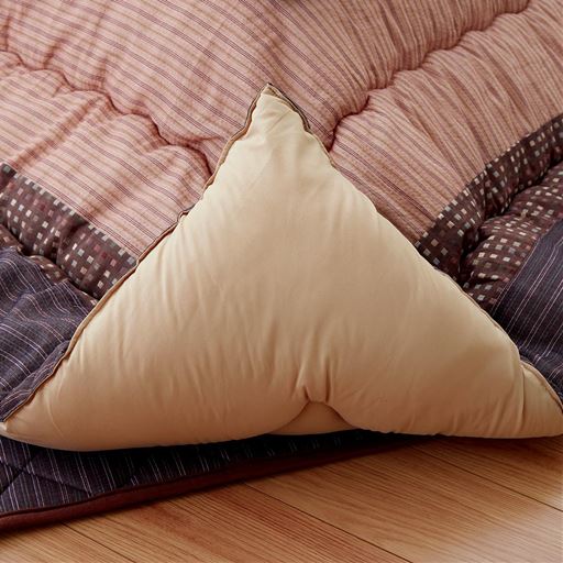 ブラウン系<br>ふかふかのボリューム感で、心も身体もあたたかく。