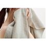 ライトグレージュ<br>ふっくら優しい肌ざわりは保ちつつ、日常使いしやすいほどよい厚みです。