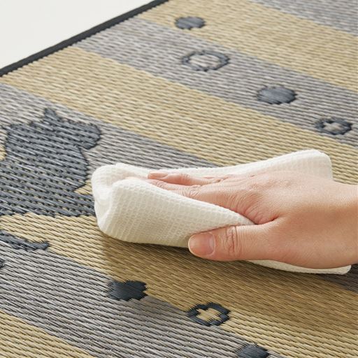 サッと拭くだけでお手入れラクラク。