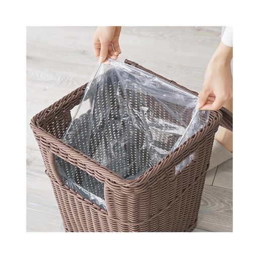 ゴミ袋は付属のステンレスのリングに取り付けてセット。