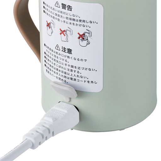 電源カバーを開け、電源コネクタを差し込んでください。※こちらのカラーは現在販売しておりません