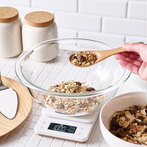2つまでお好みの食材を登録することができ、登録した食材のカロリーと炭水化物量を計算することができます。
