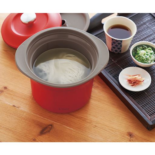 レッド<br>火の見張りは不要!レンジでチン♪して保温容器に入れるだけ。