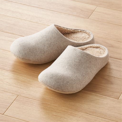 ライトグレー<br>つま先上がりの形状がつまづきにくく歩きやすい。