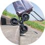 6輪のタイヤで段差もらくらく登る。