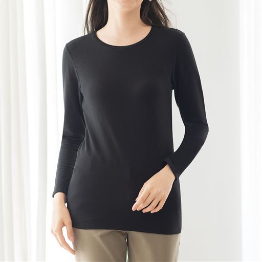 ブラック カップ付き10分袖<br>Tシャツ感覚で1枚で着られるから、着ぶくれせずにあったか
