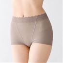 優しくヒップを包み込むコントロールパンツ